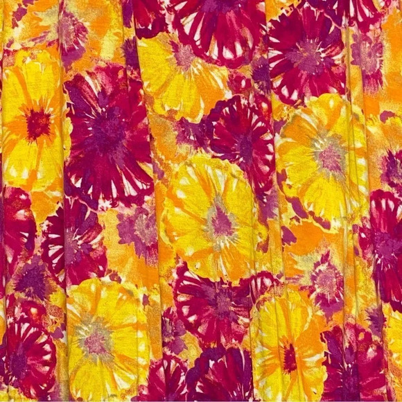 Croft & Barrow Womens Top 2X Yellow Floral Short Sleeve Scoop Neck Stretch Knit - Picture 2 of 7